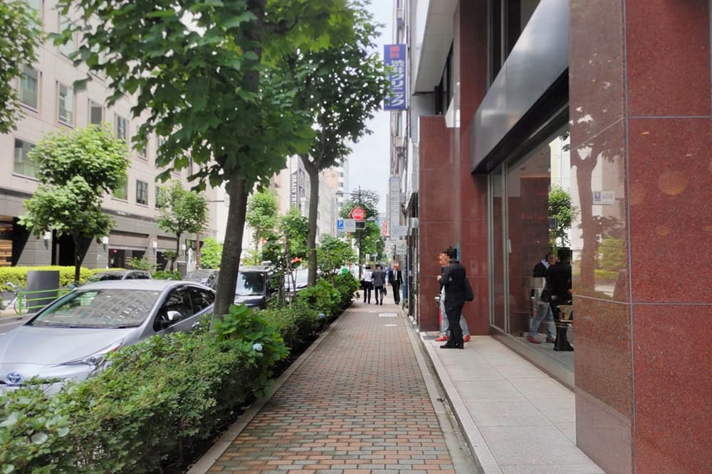 Sidewalk next to Ueshima Coffee