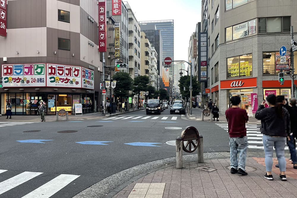 au store and pedestrian crossing