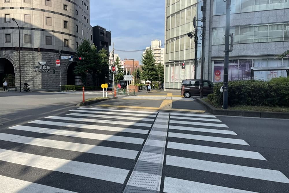 Pedestrian crossing in front of Nissin Foods