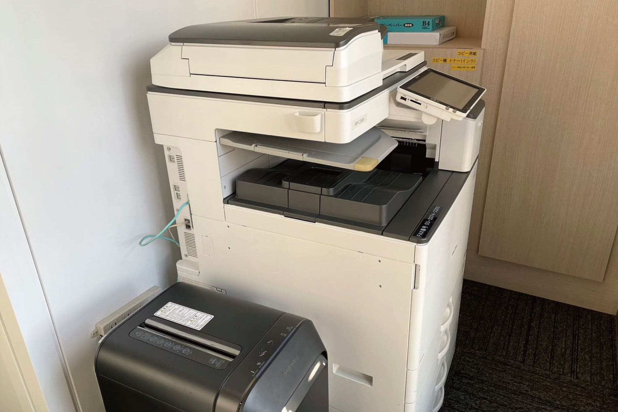 Copy machine and shredder - TENSHO OFFICE Yoyogi