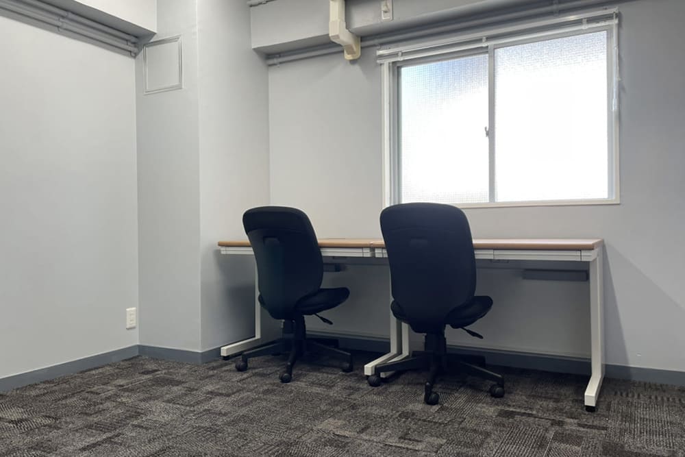Serviced Office in Shinjuku is Tensho office (Office space for 2 to 4 person with window)