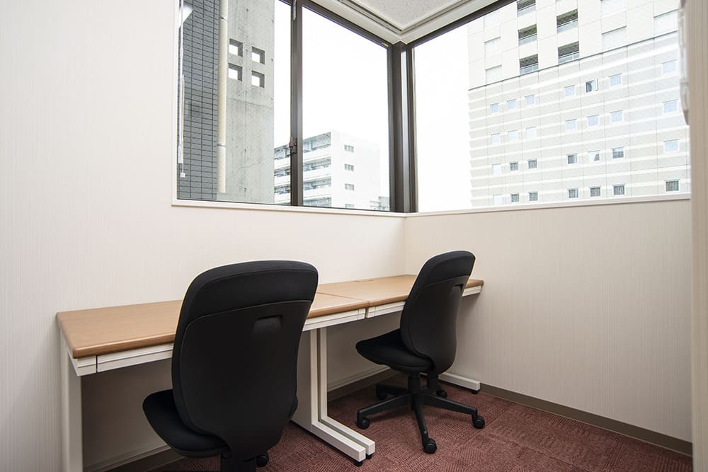 Office space for 2 person with window - TENSHO OFFICE