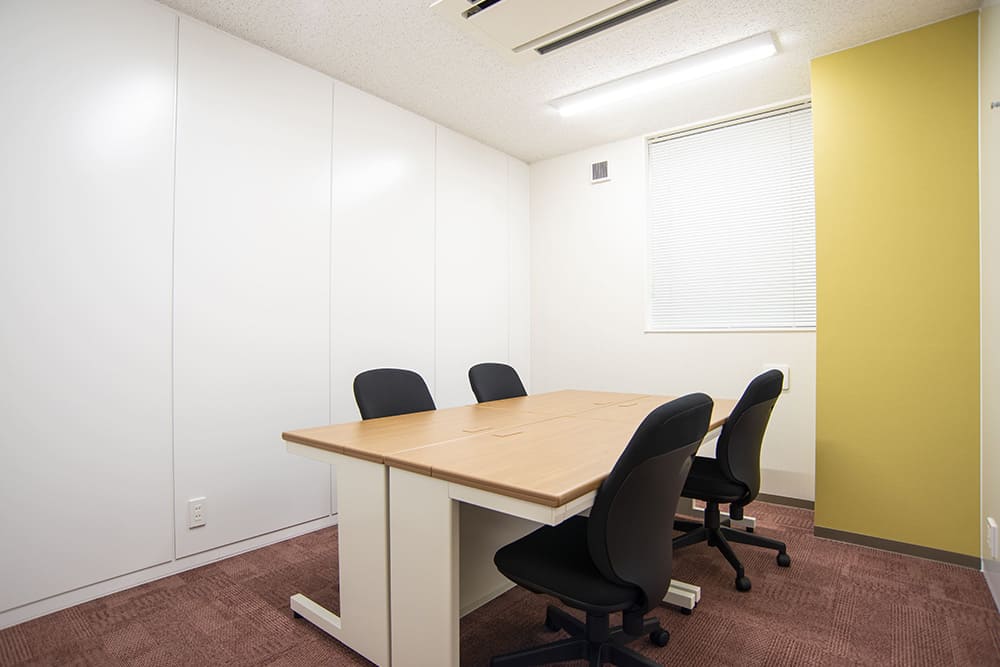 Office space for 6 person with window - TENSHO OFFICE