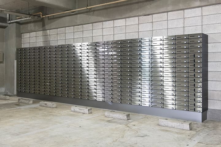 Dedicated post box in the parking lot on the basement floor of TENSHO OFFICE Otemachi Takebashi.