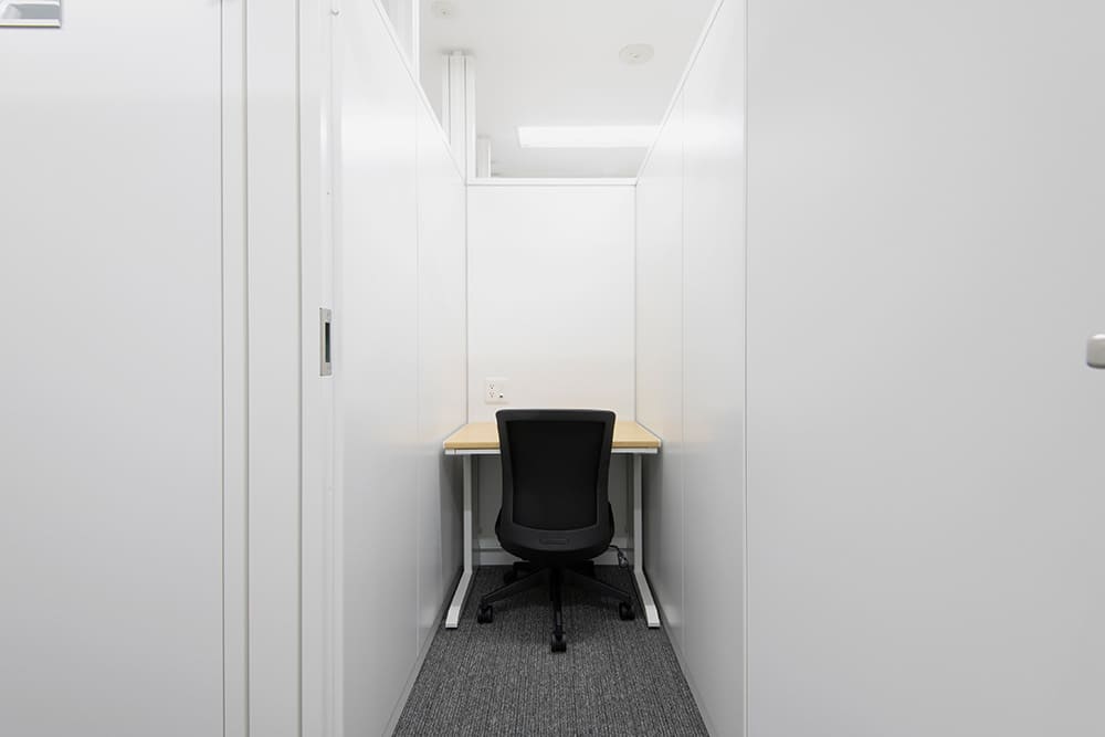 Private windowless booth type room in TENSHO OFFICE Otemachi Takebashi Room 233.