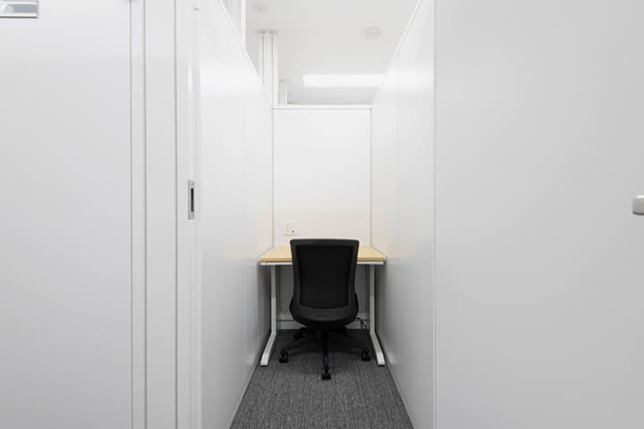 Private windowless booth type room in TENSHO OFFICE Otemachi Takebashi Room 233.