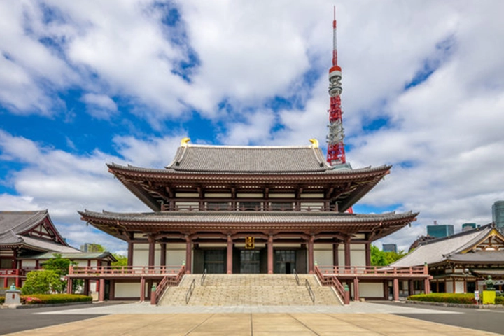 The main hall of Zojoji Temple, with the modern Tokyo Tower visible in the background.