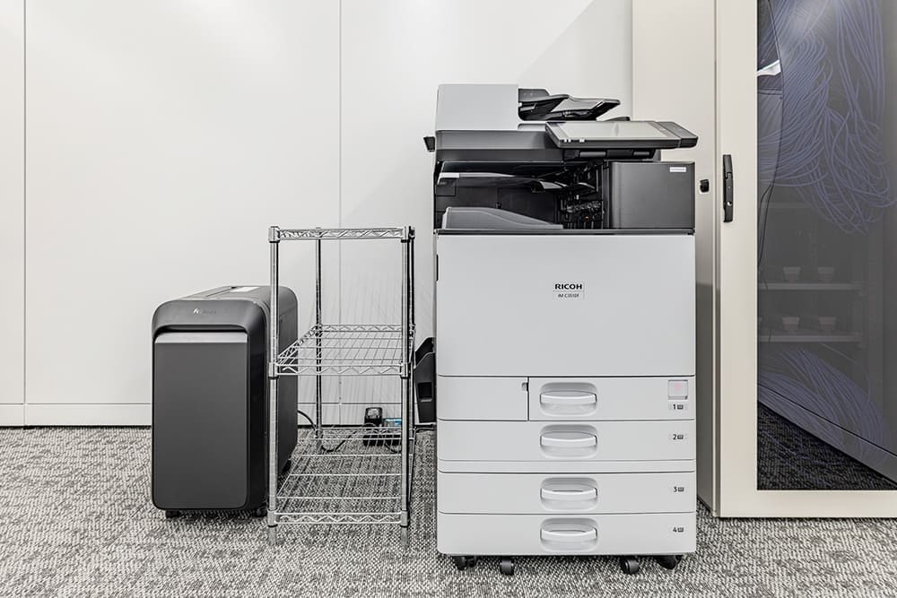 Color copier (color printer) / Shredder - TENSHO OFFICE Tennozu First Tower