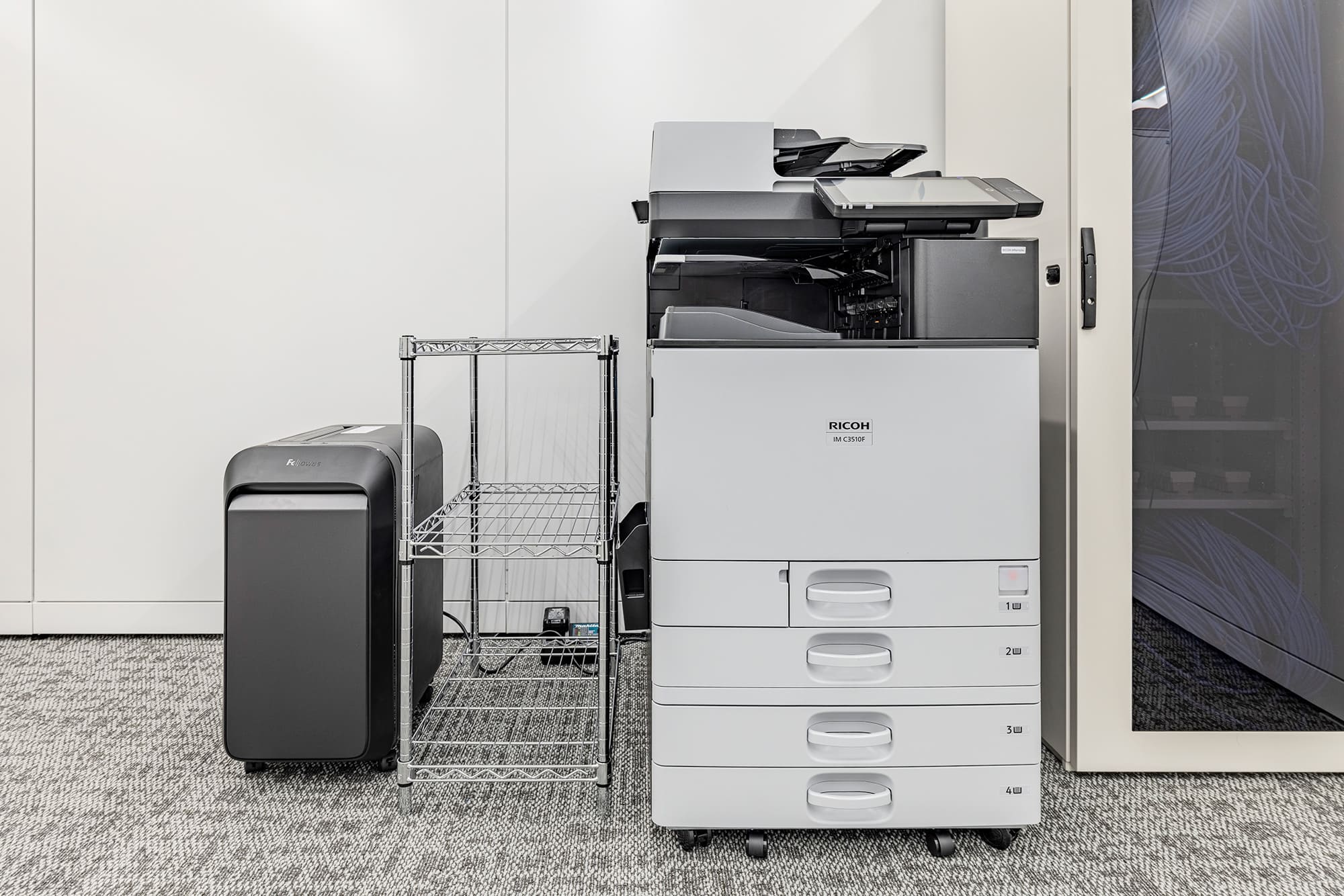 Color copier (color printer) / Shredder - TENSHO OFFICE Tennozu First Tower