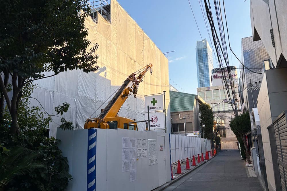 Tensho Office Shinjuku Shin-Okubo under construction.