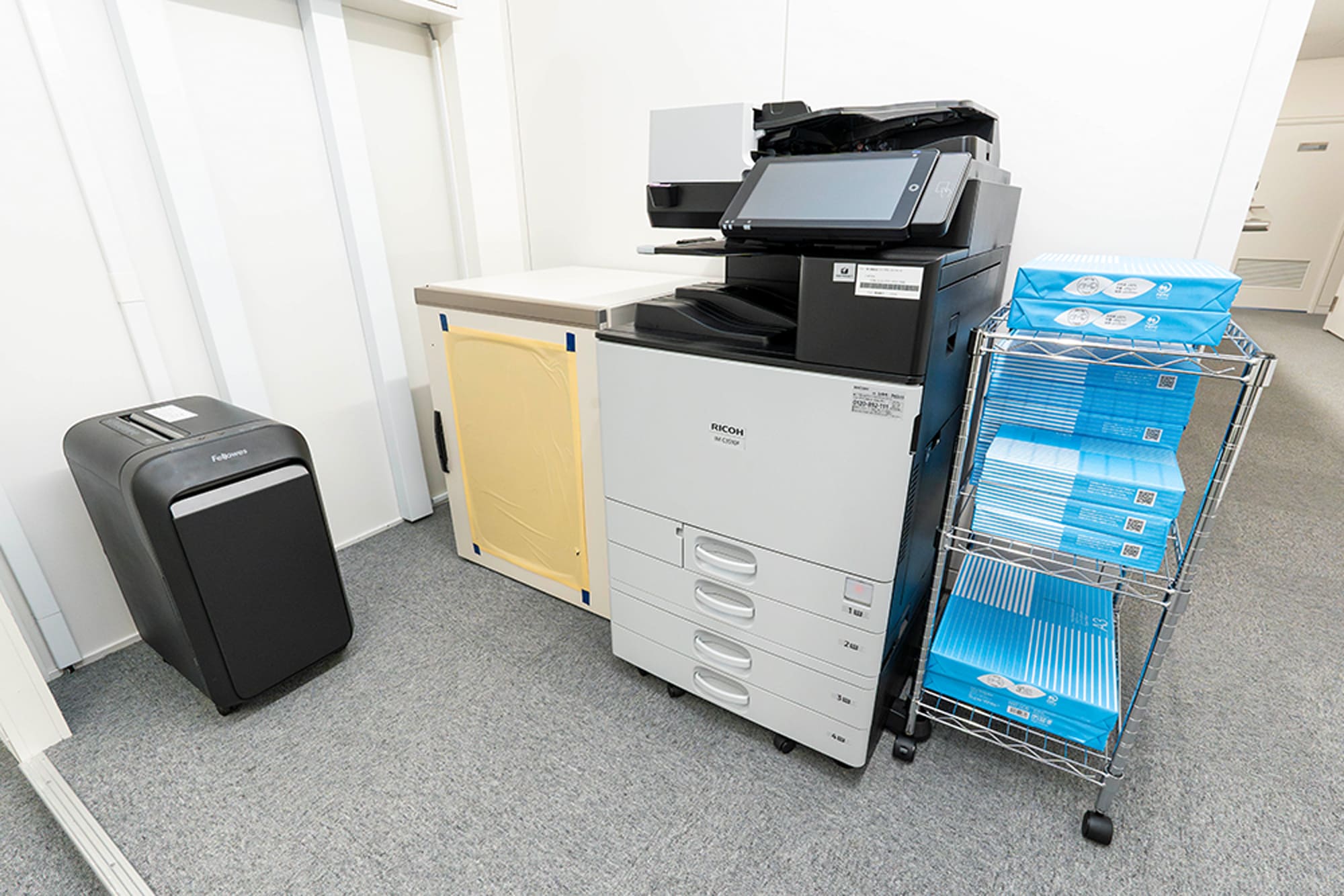 Color copier (color printer) / Shredder - TENSHO OFFICE Higobashi