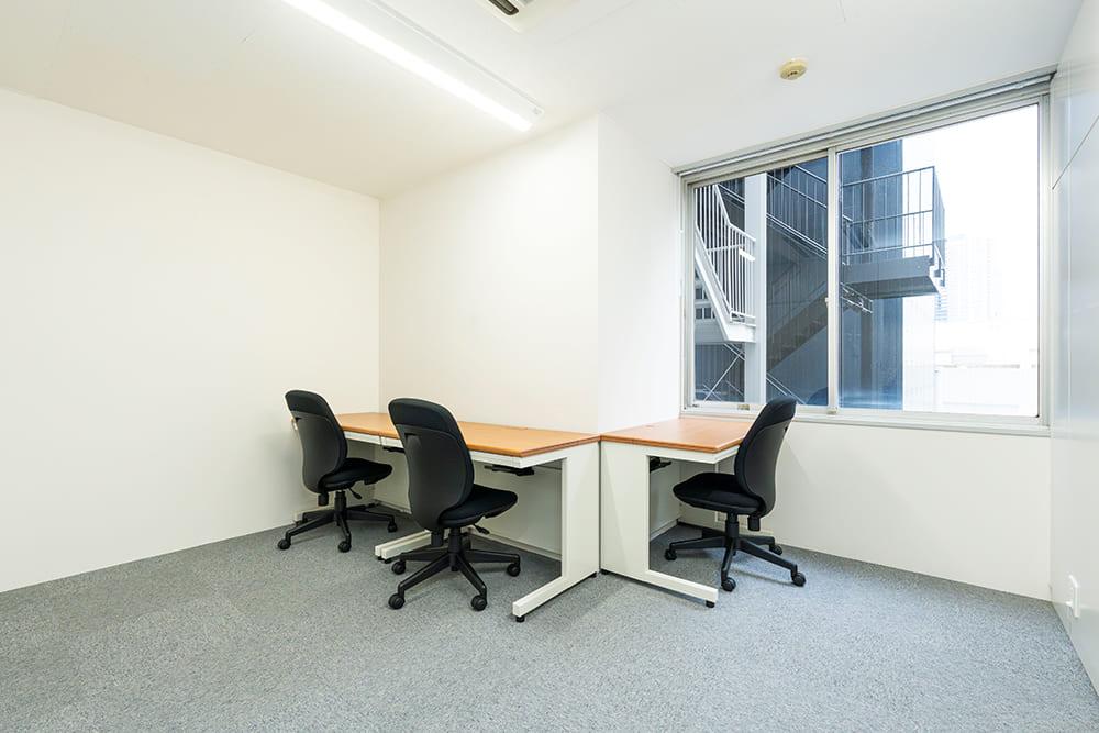 Office space for 3 to 4 people with window - TENSHO OFFICE Higobashi