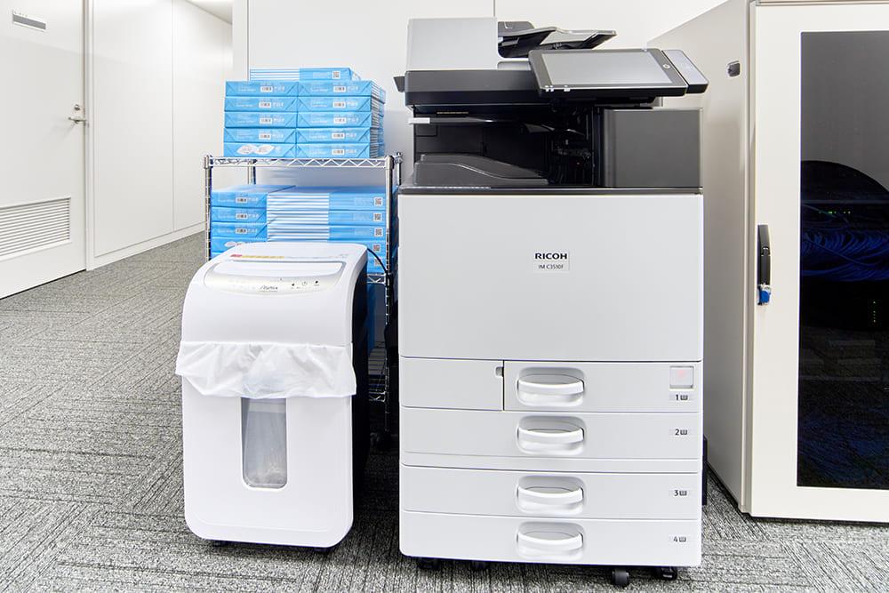 Color copier (color printer) / Shredder - TENSHO OFFICE Yodoyabashi