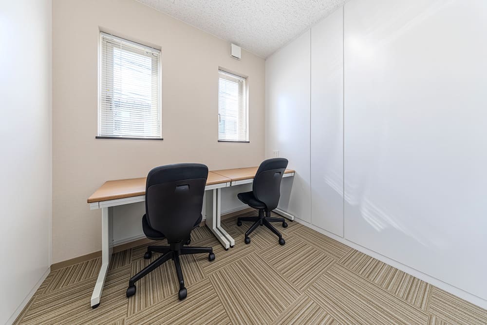 Office space for 2 people with window - TENSHO OFFICE Shinjuku Shin-Okubo