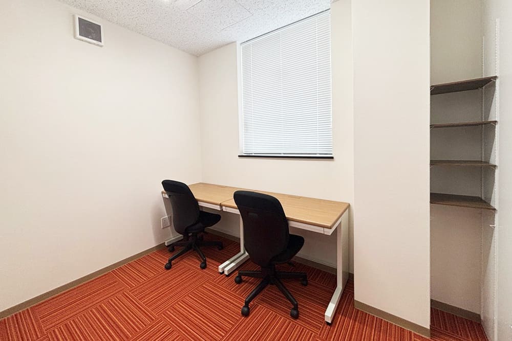 Office space for 3 people with window - TENSHO OFFICE Shinjuku Shin-Okubo