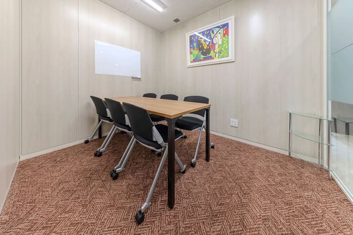 Free Meeting Room A - TENSHO OFFICE Shinjuku Shin-Okubo