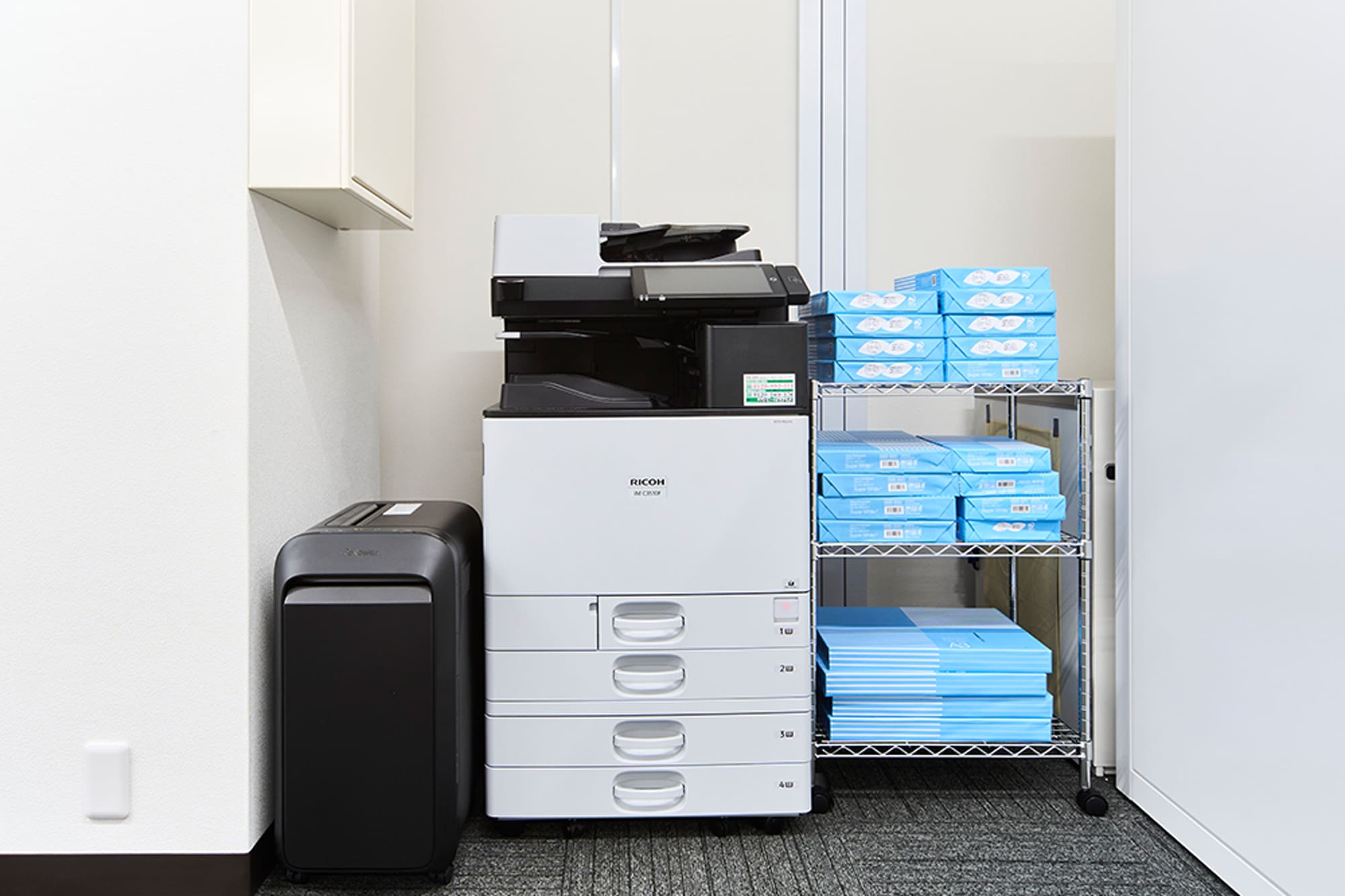 Color copier (color printer) / Shredder - TENSHO OFFICE Sakaisuji-Hommachi