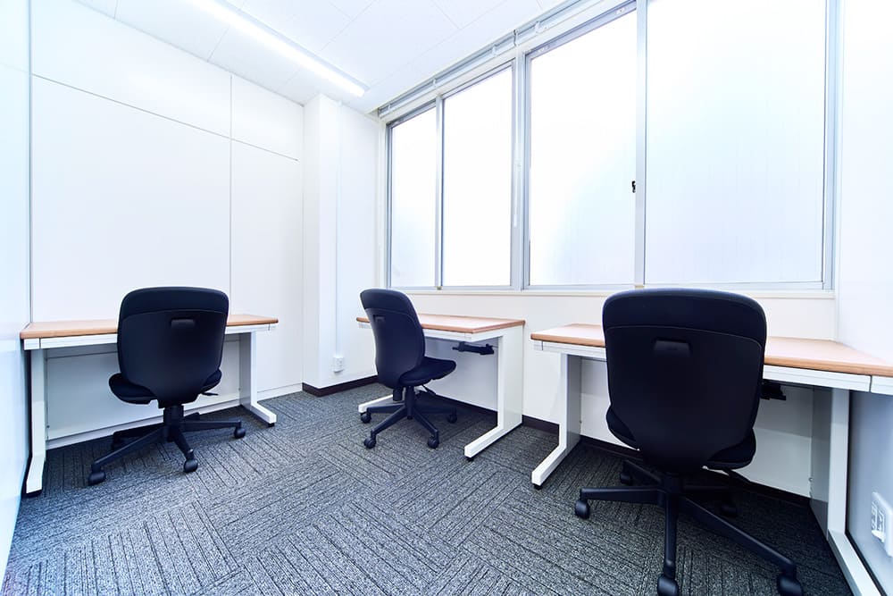 Office space for 3 people with window - TENSHO OFFICE Yodoyabashi West
