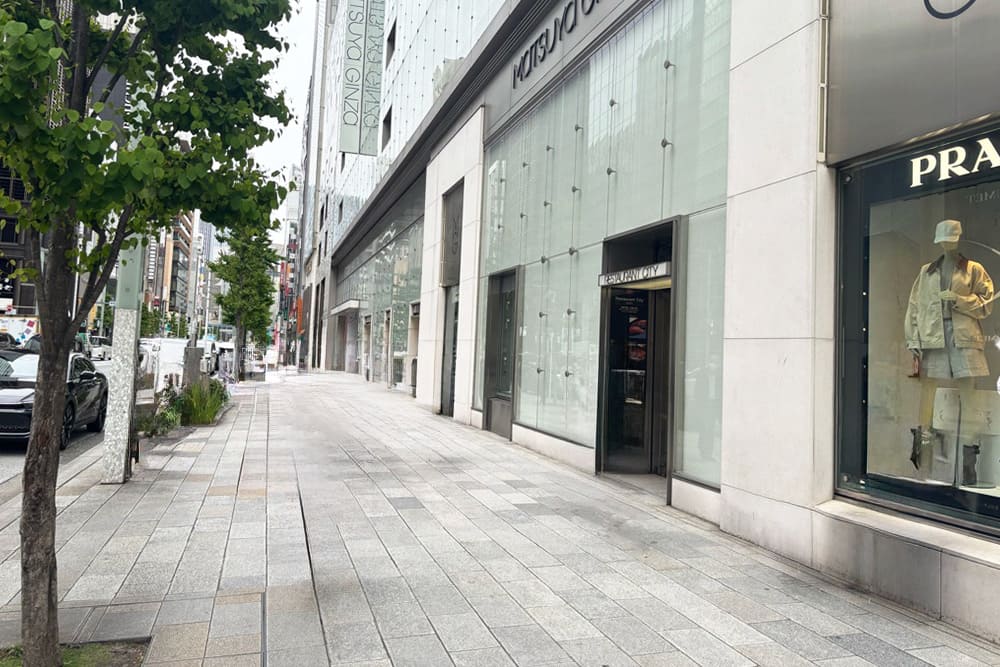 The exterior of the PRADA store on the first floor of Matsuya Ginza and a view of Ginza Chuo-dori.