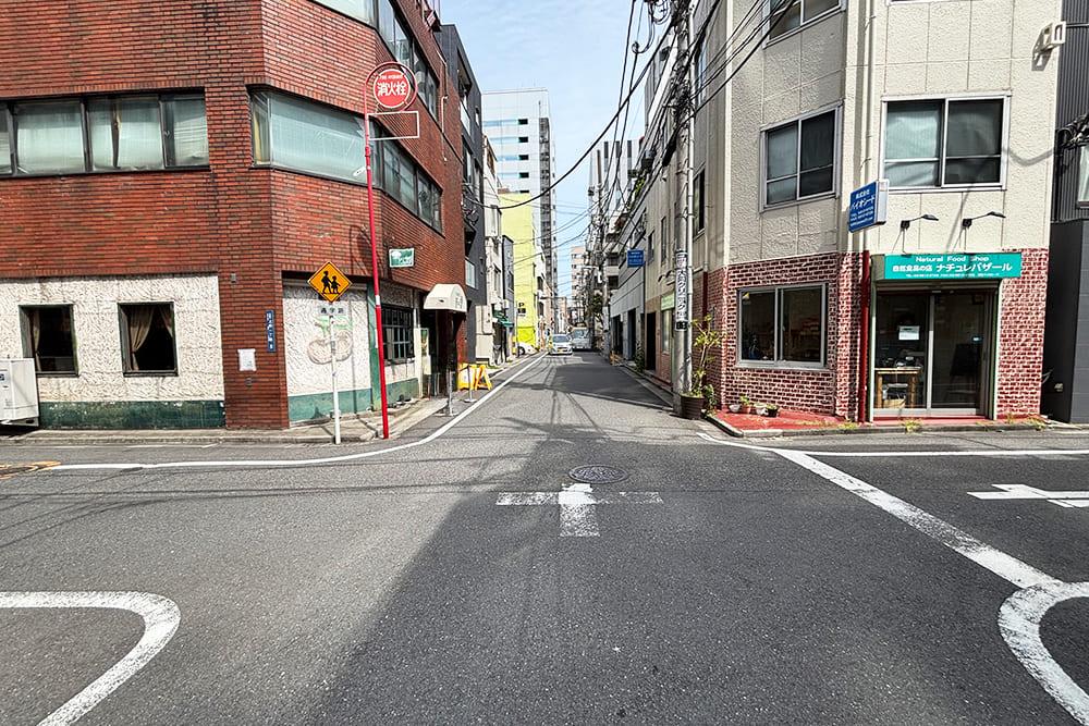 The intersection at Ueno 1-chome.