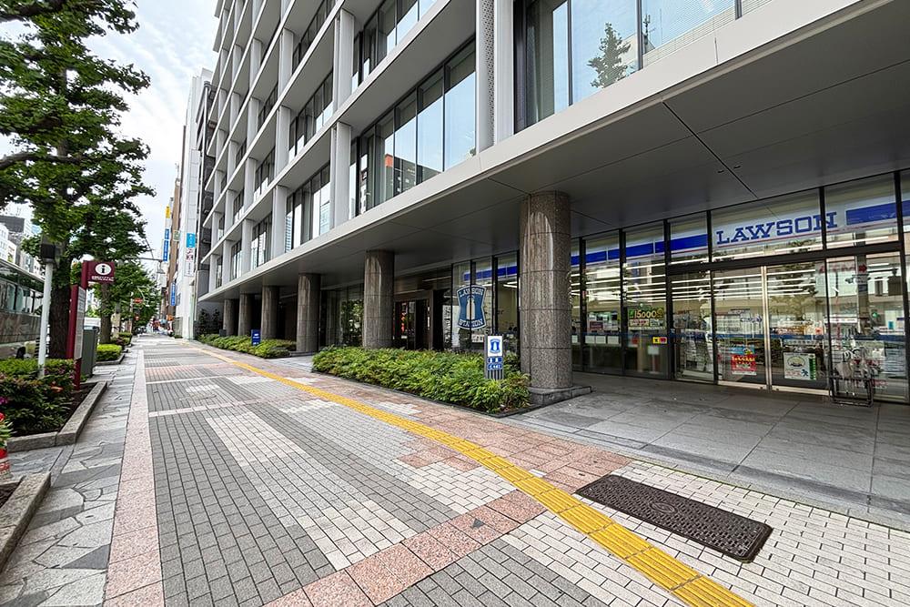 A sidewalk in the Ueno area, with a [Lawson] on the right.