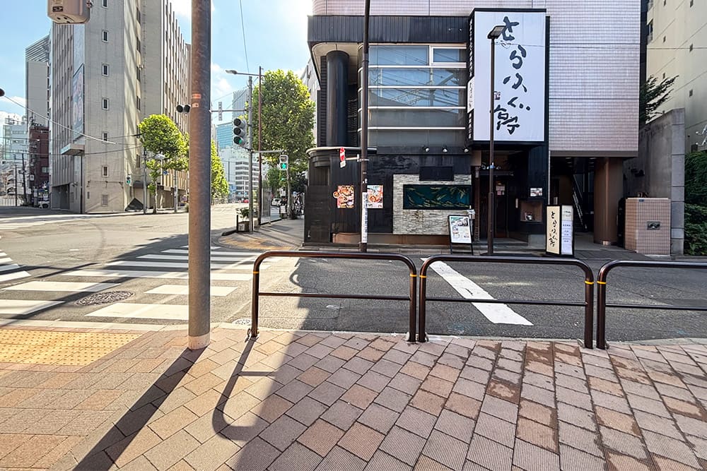 Crosswalk in front of Torafugu-tei.