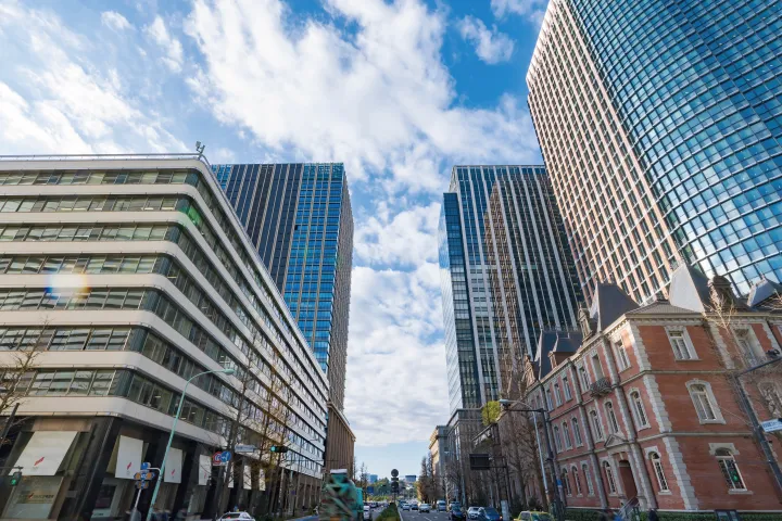 The streets of Otemachi and the blue sky