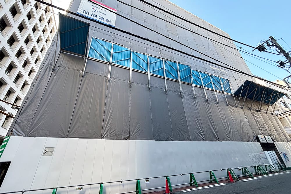 Exterior of TENSHO OFFICE Otemachi under construction.