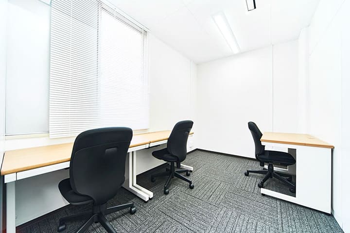 Office space for 3 people with window - TENSHO OFFICE Shinsaibashi