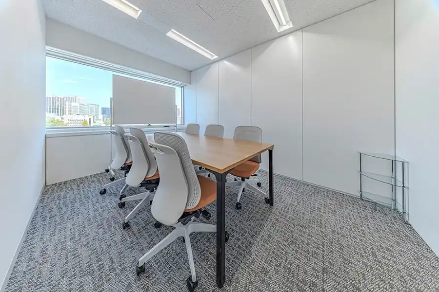 Well equipped including free meeting rooms