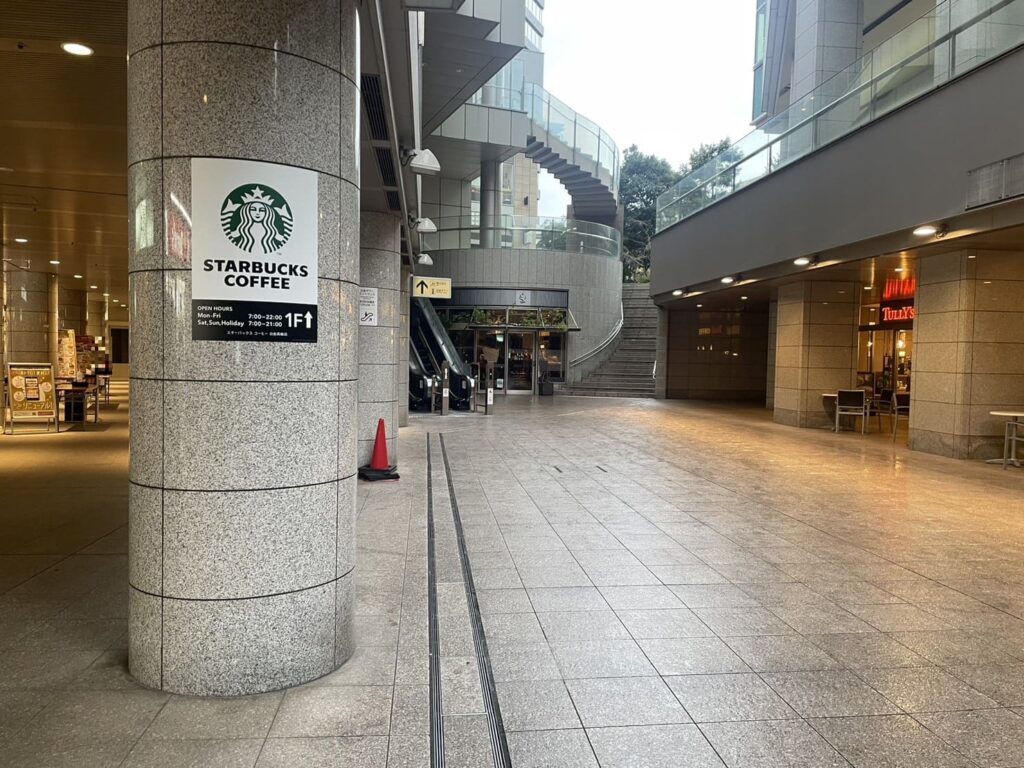 白金駅のエスカレーター