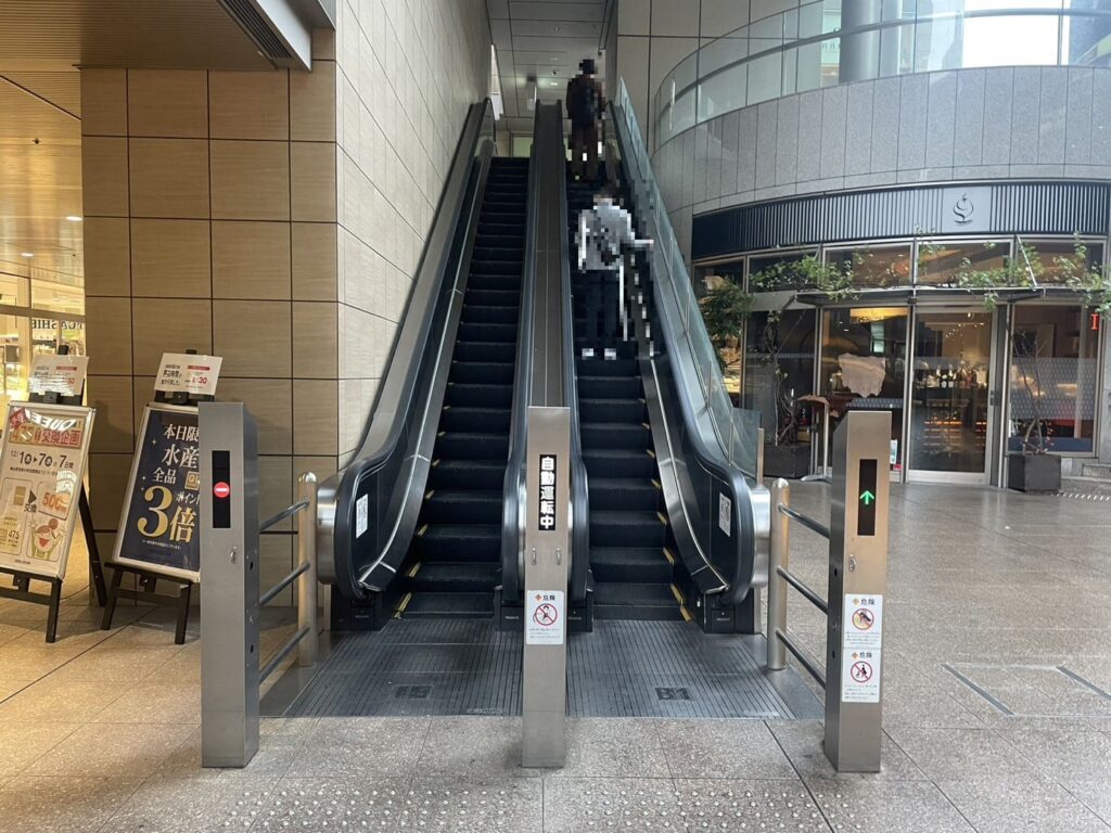 白金駅のエスカレーター