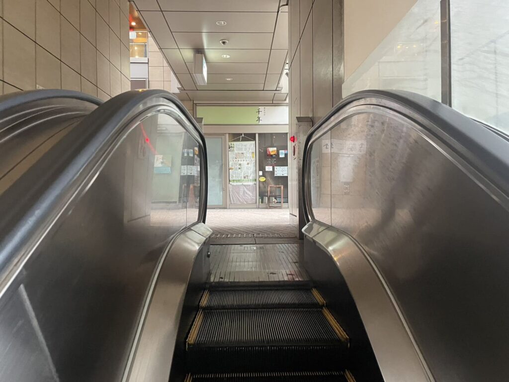 白金駅のエスカレーター