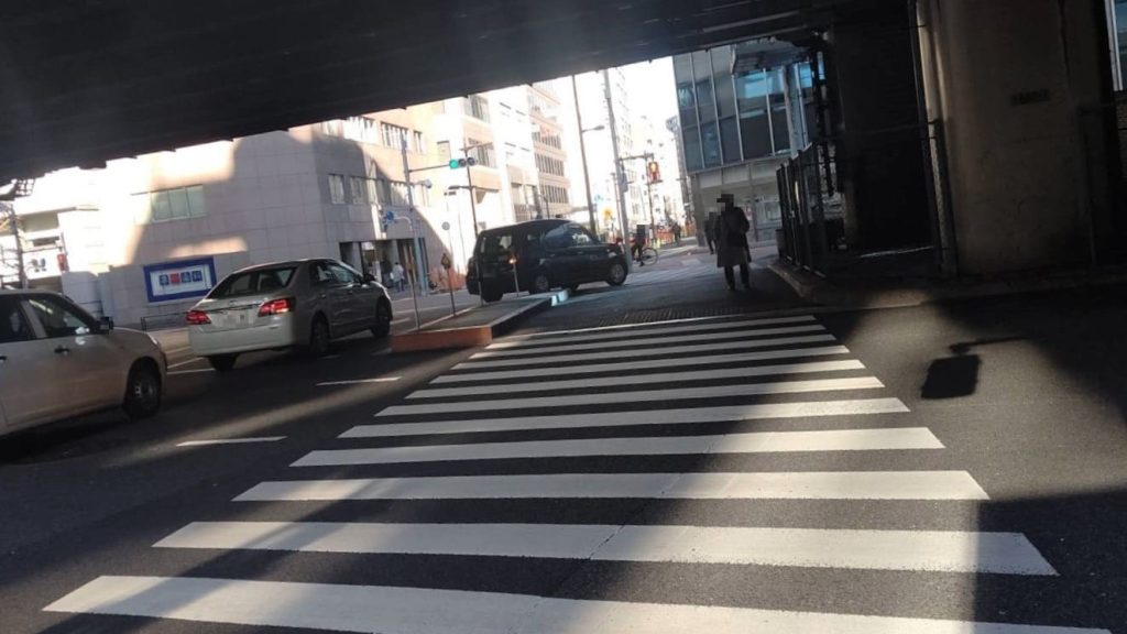 新日本橋駅の横断歩道