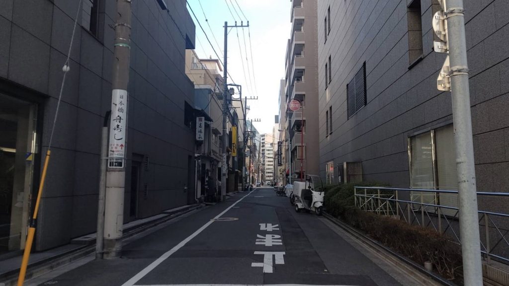 新日本橋駅の路地