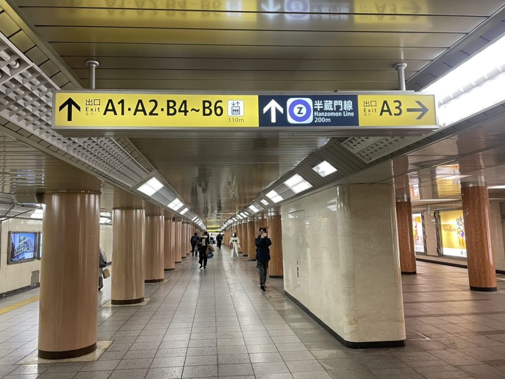 三越前駅A1・A2・B4～B6出口方面への通路