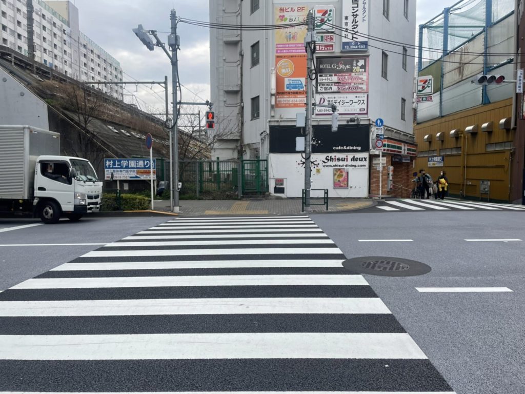 天翔オフィス大塚前の横断歩道