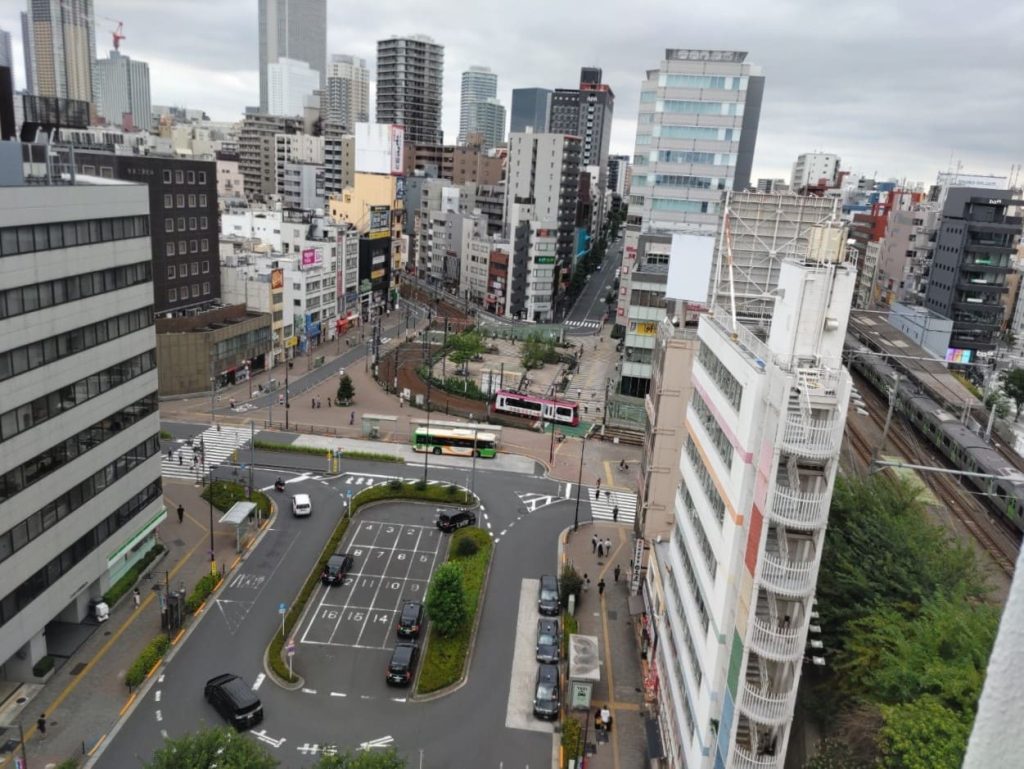 JR大塚駅南口の光景-都電荒川線と山手線