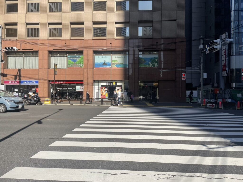 新宿警察署手前の横断歩道
