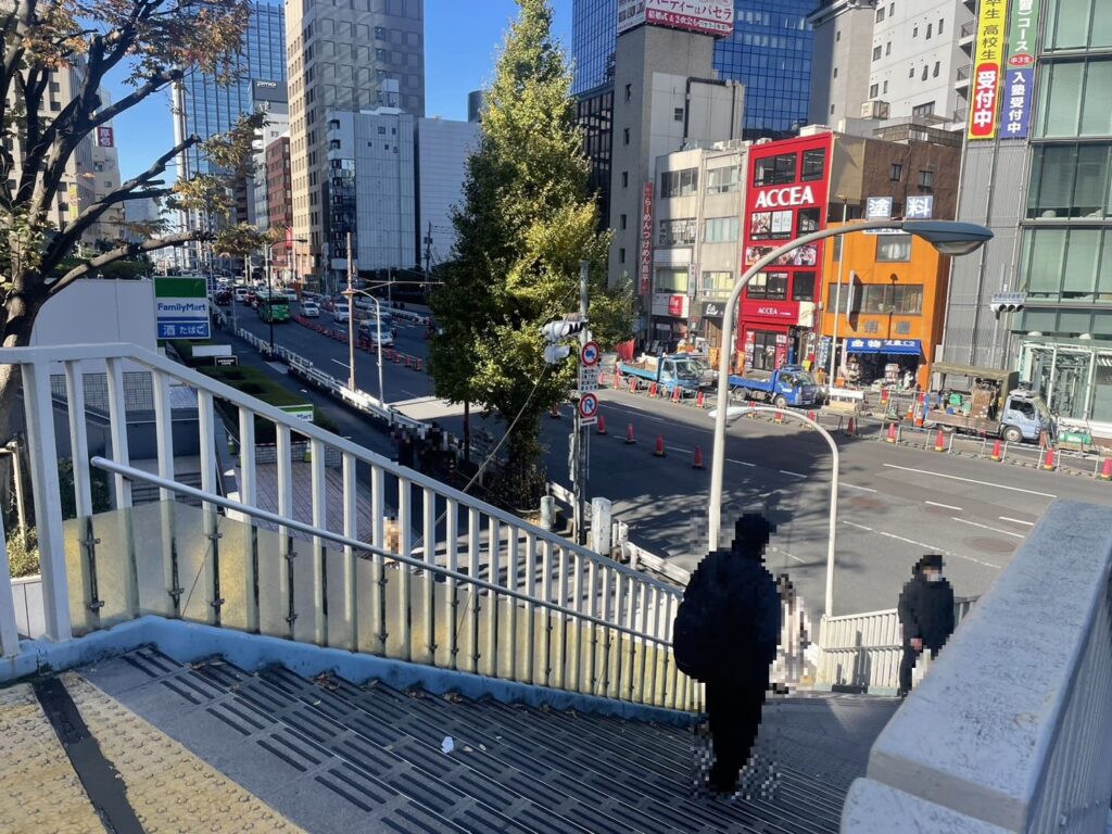 歩道橋の階段