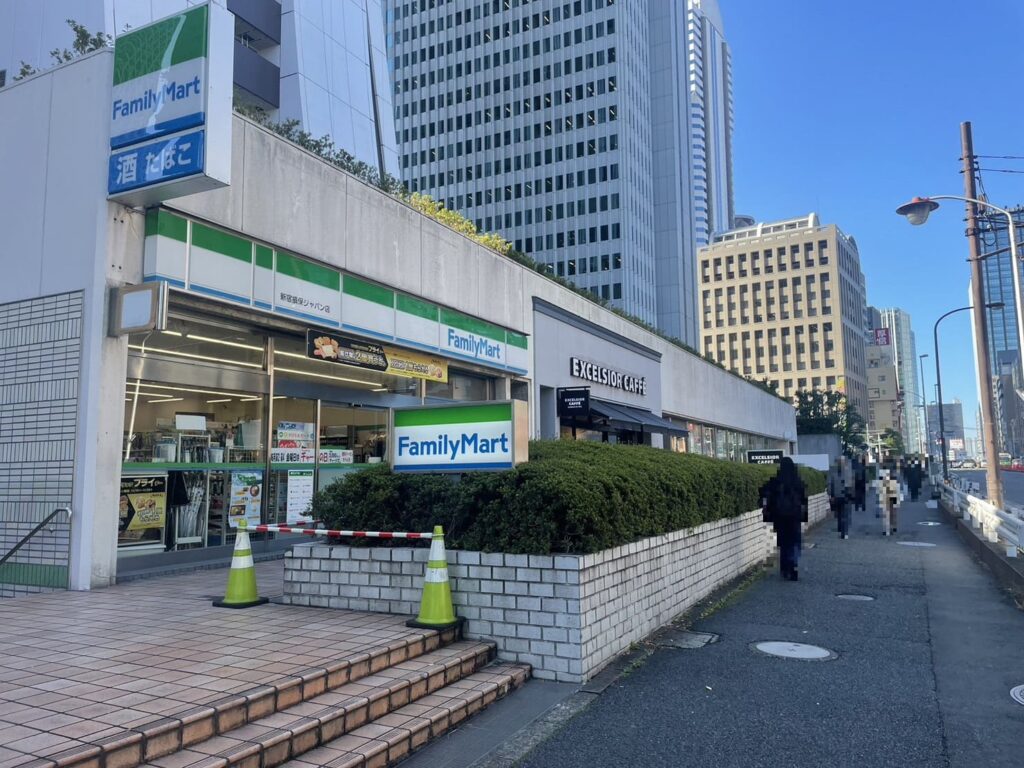 ファミリーマートとエクセルシオールカフェ