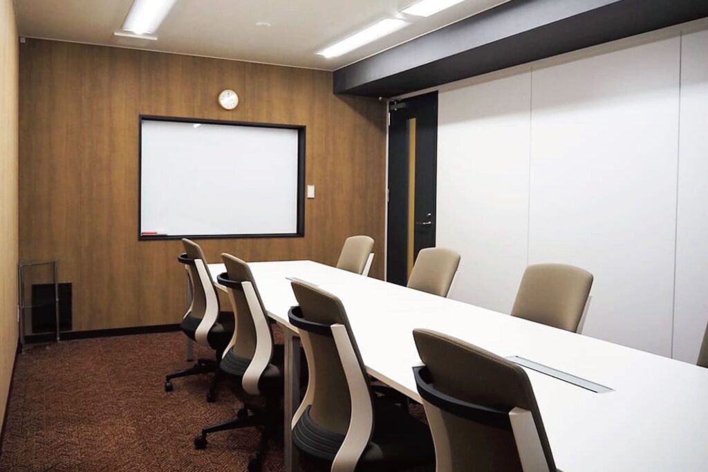 南青山のレンタルオフィスなら天翔オフィス(8人用無料会議室D)