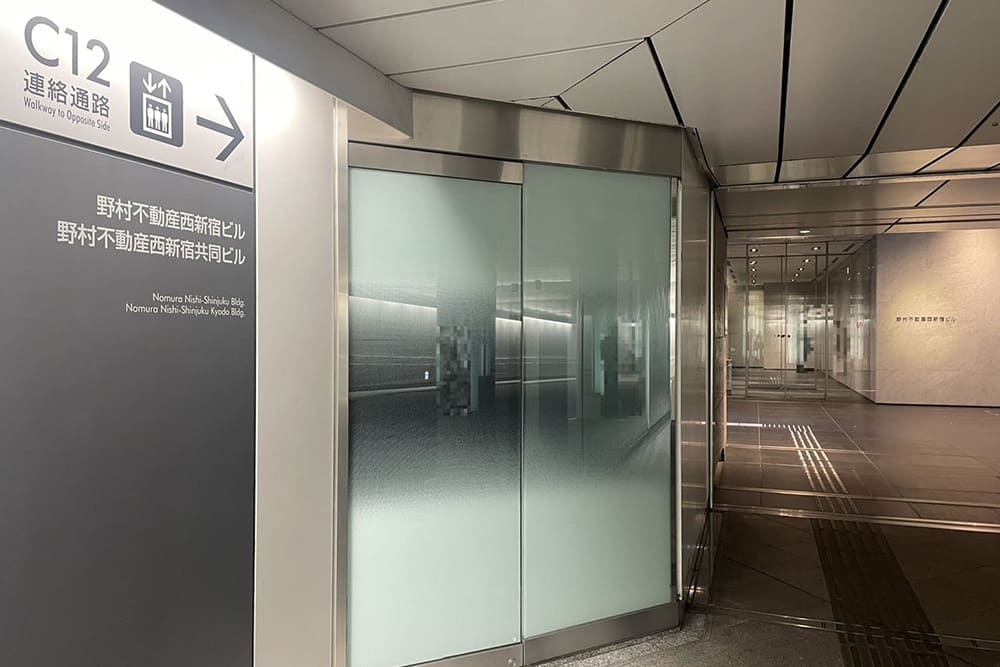 西新宿のC12出口案内板