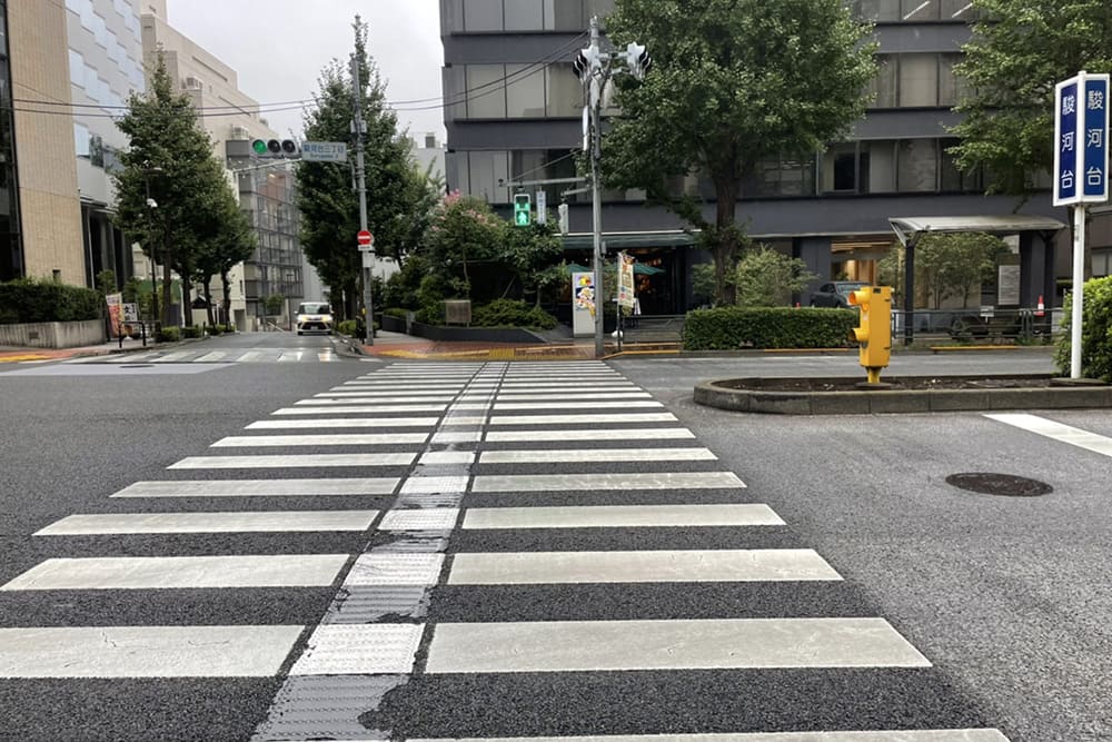 駿河台の横断歩道