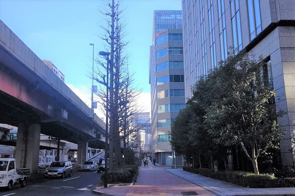 新日本橋駅の5番出口から地上に出た光景