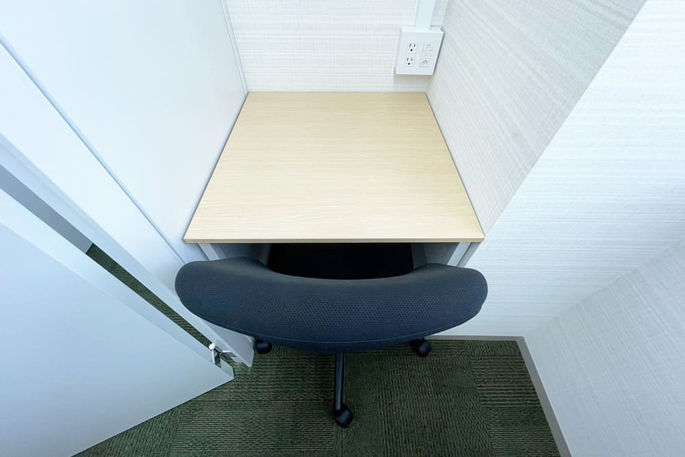 天翔オフィス赤坂ANNEX-506号室-Dの机と椅子
