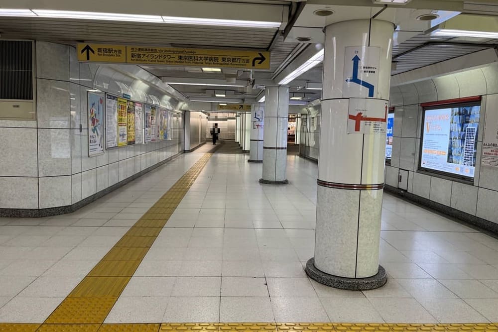 西新宿駅新宿駅方面通路