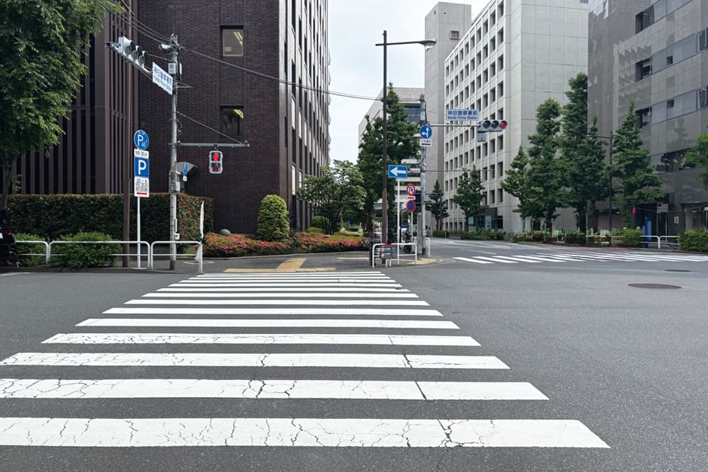 「オームビル」前の横断歩道。