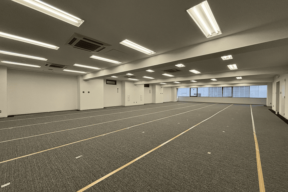 天翔オフィス大手町竹橋の3階_部屋の区画が決まり床にテープが貼ってある