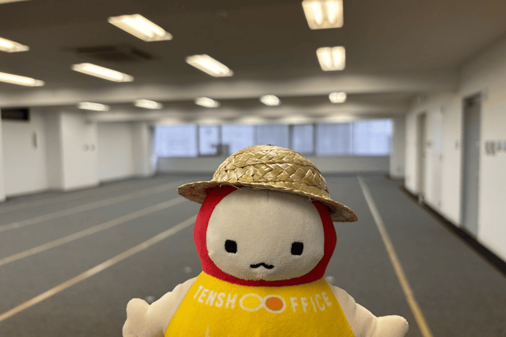 天翔オフィス大手町竹橋の3階_広々空間に喜ぶてんしょうくん